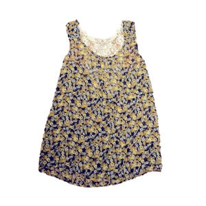 2/$15 𝅺sheer tank with crochet back